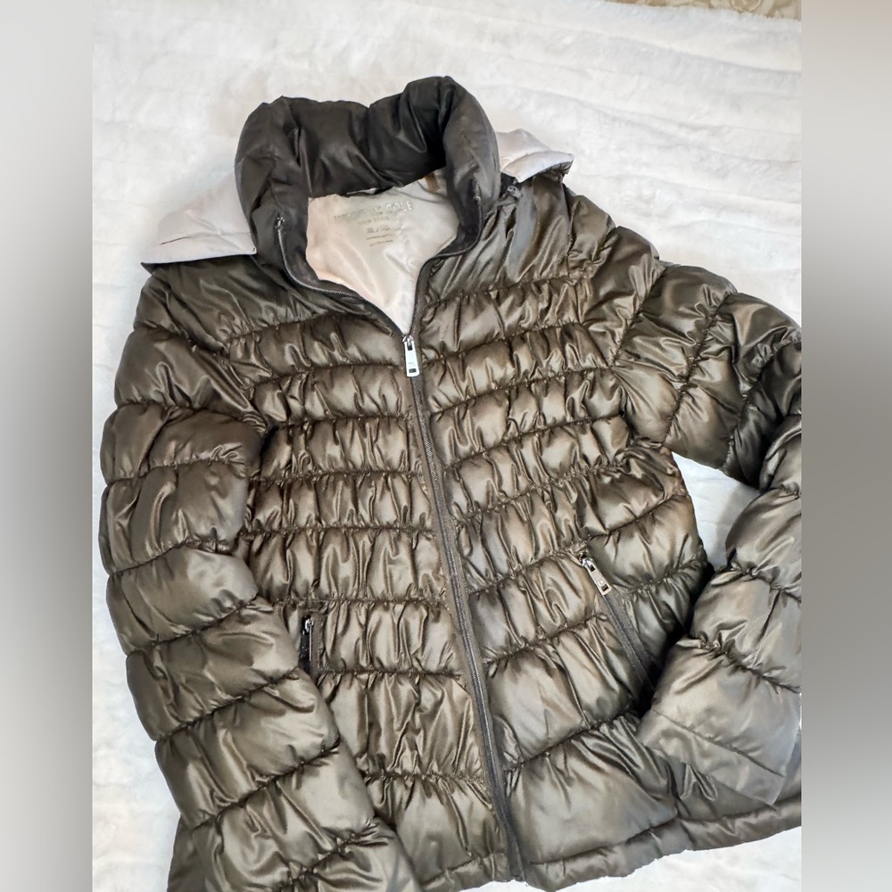 Kenneth Cole Women's Ruched Quilted Hooded Packable Puffer Jacket. EUC. - Picture 4 of 13